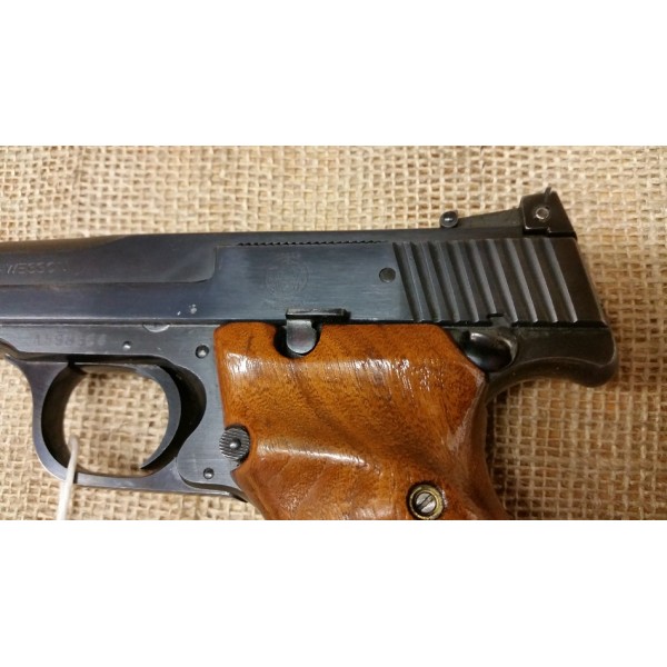 Smith and Wesson Model 41 Target Pistol 22lr 7.5 inch A Model
